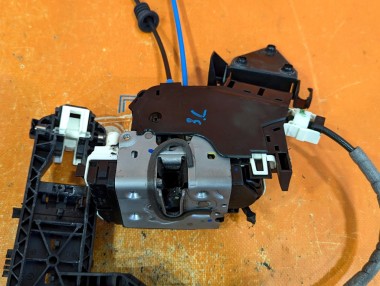 Замок двери задней левой MERCEDES-BENZ C-класс W204/S204 (2006 - 2011) — Разборка Мерседес