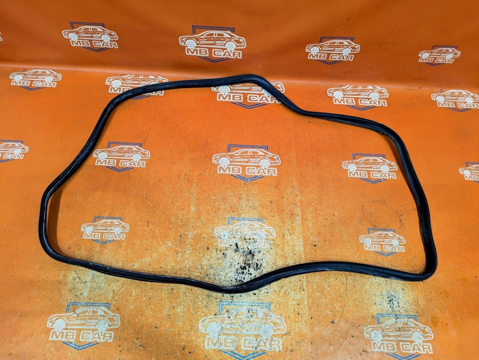 Уплотнитель крышки багажника MERCEDES-BENZ E-класс W211/S211 (2002 - 2006) фото 1 — Разборка Мерседес