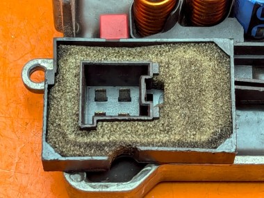 Реле моторчика печки MERCEDES-BENZ CLK-класс C209/A209 (2002 - 2005) — Разборка Мерседес