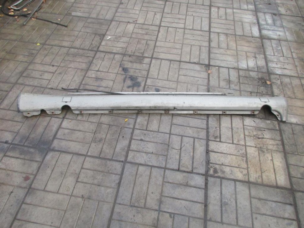 Порог пластиковый левый MERCEDES-BENZ W124 W124/S124/C124/A124 (1984 - 1993) фото 1 — Разборка Мерседес