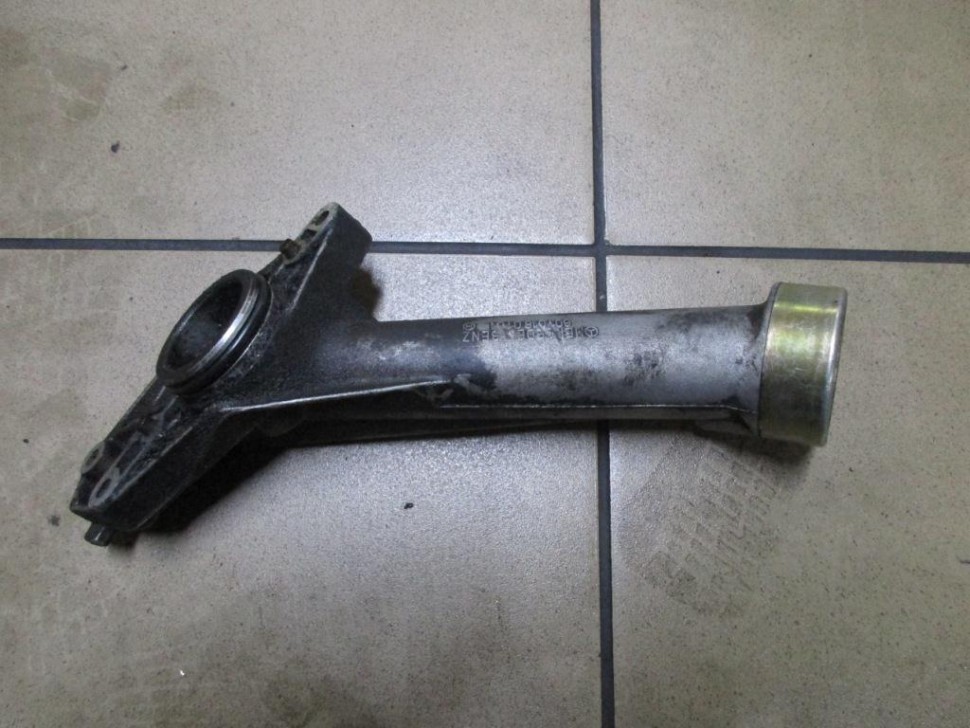 Маслозаливная горловина MERCEDES-BENZ W124 W124/S124/C124/A124 (1984 - 1993) фото 1 — Разборка Мерседес