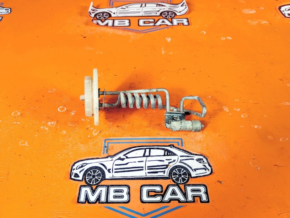 Подогреватель бачка омывателя MERCEDES-BENZ E-класс W124/S124/C124/A124 (1984 - 1997) фото 1 &mdash; Разборка Мерседес