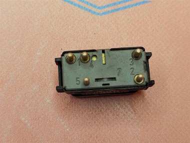 Кнопка стеклоподъемников MERCEDES-BENZ W124 W124/S124/C124/A124 (1984 - 1993) — Разборка Мерседес