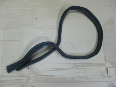 Уплотнитель капота MERCEDES-BENZ E-класс W210/S210 рестайлинг (1999 - 2003) — Разборка Мерседес