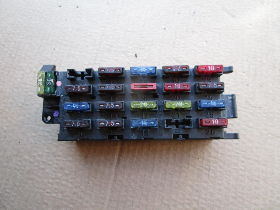 Блок предохранителей MERCEDES-BENZ S-класс W140 (1991 - 1998) фото 1 — Разборка Мерседес