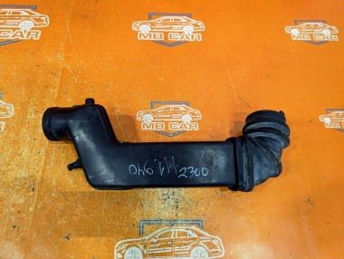 Патрубок воздушный MERCEDES-BENZ E-класс W124/S124/C124/A124 (1984 - 1997) — Разборка Мерседес