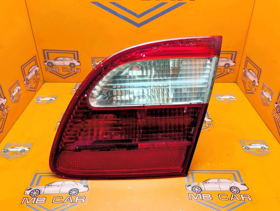 Фонарь крышки багажника MERCEDES-BENZ E-класс W211/S211 (2002 - 2006) E 320 CDI 3.2 AT (204 л.с.) фото 1 &mdash; Разборка Мерседес