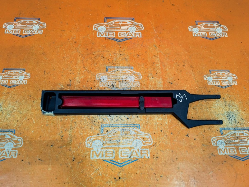 Знак аварийной остановки MERCEDES-BENZ C-класс W203/S203/CL203 (2000 - 2004) фото 1 — Разборка Мерседес