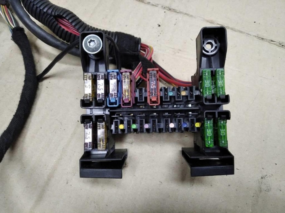Блок предохранителей MERCEDES-BENZ E-класс W211/S211 (2002 - 2006) фото 1 — Разборка Мерседес