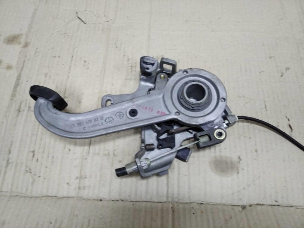 Педаль ручника MERCEDES-BENZ E-класс W210/S210 (1995 - 1999) фото 1 — Разборка Мерседес