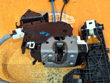 Замок двери задней правой MERCEDES-BENZ C-класс W204/S204 (2006 - 2011) — Разборка Мерседес