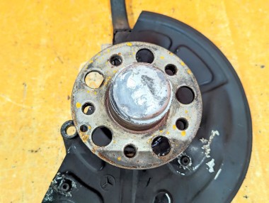 Кулак поворотный передний правый MERCEDES-BENZ E-класс AMG W211/S211 (2002 - 2006) — Разборка Мерседес