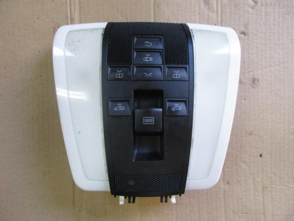 Плафон салона MERCEDES-BENZ C-класс AMG W204/S204/С204 рестайлинг (2011 - 2015) фото 1 — Разборка Мерседес