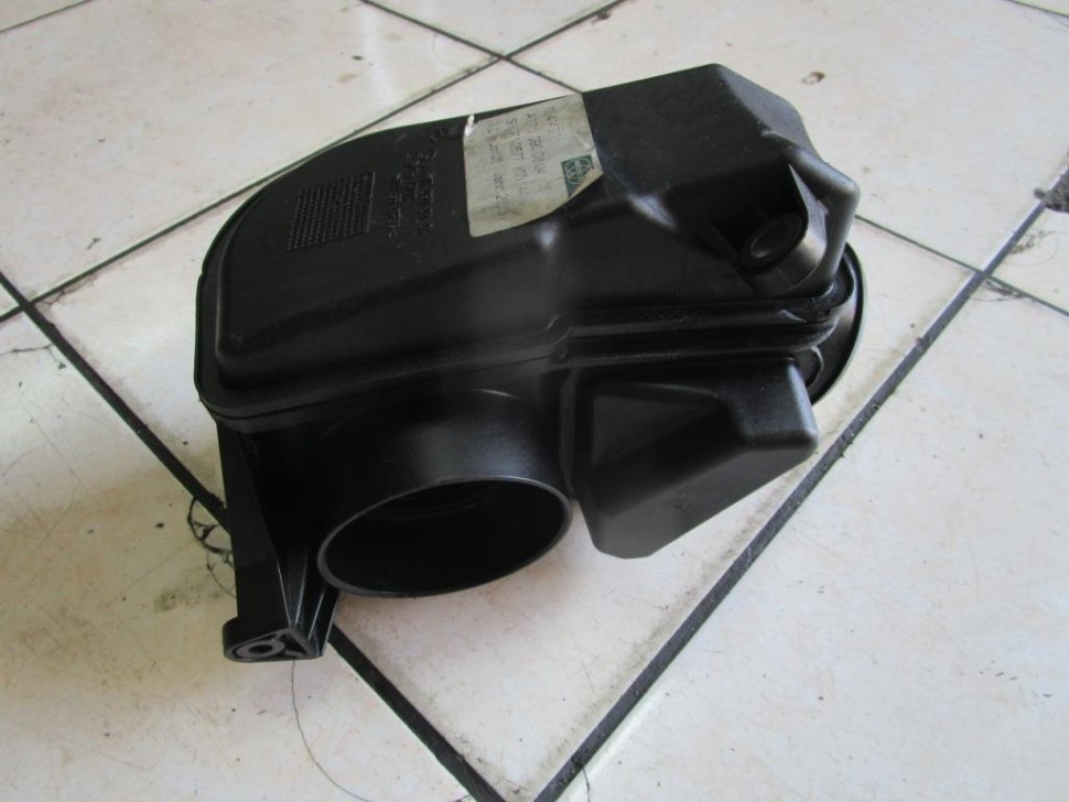 Резонатор воздушного фильтра MERCEDES-BENZ C-класс W203/S203/CL203 (2000 - 2004) фото 1 — Разборка Мерседес