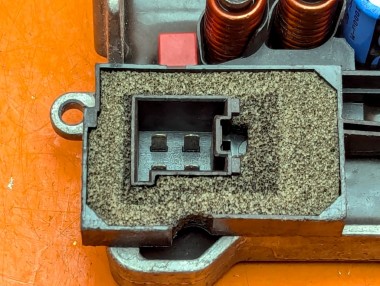 Реле моторчика печки MERCEDES-BENZ CLK-класс C209/A209 (2002 - 2005) — Разборка Мерседес