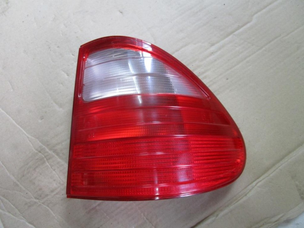 Фонарь задний правый MERCEDES-BENZ E-класс W210/S210 (1995 - 1999) фото 1 — Разборка Мерседес