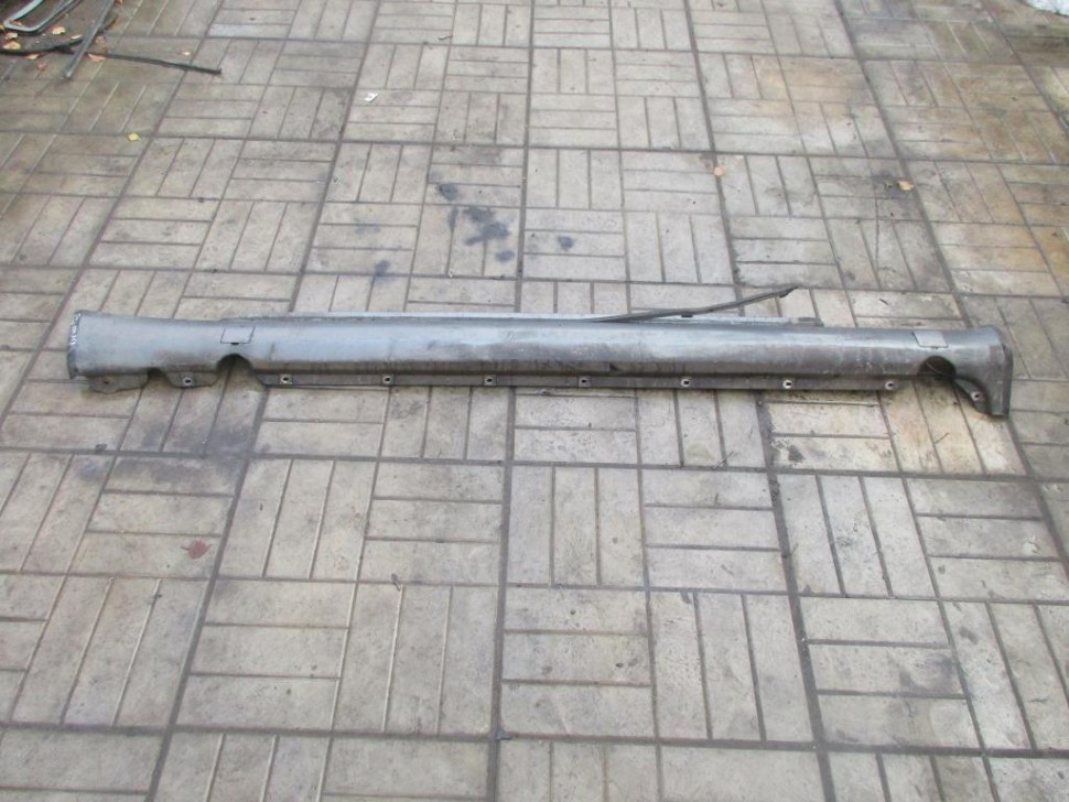 Порог пластиковый левый MERCEDES-BENZ W124 W124/S124/C124/A124 (1984 - 1993) фото 1 — Разборка Мерседес