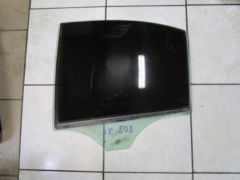 Стекло заднее левое MERCEDES-BENZ C-класс W203/S203/CL203 (2000 - 2004) фото 1 — Разборка Мерседес