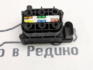 Блок клапанов пневмоподвески MERCEDES-BENZ S-класс W222/C217/A217 (2013 - 2017) — Разборка Мерседес