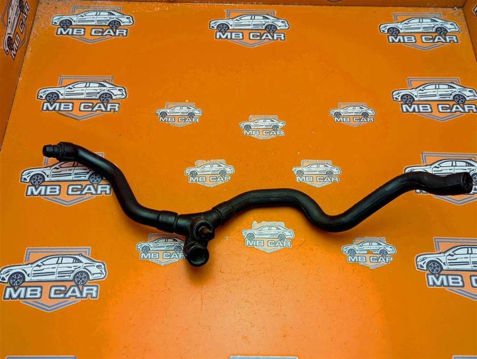 Трубка вентиляции картерных газов MERCEDES-BENZ S-класс W220 (1998 - 2005) фото 1 — Разборка Мерседес