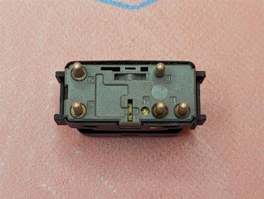 Кнопка стеклоподъемников MERCEDES-BENZ W124 W124/S124/C124/A124 (1984 - 1993) — Разборка Мерседес