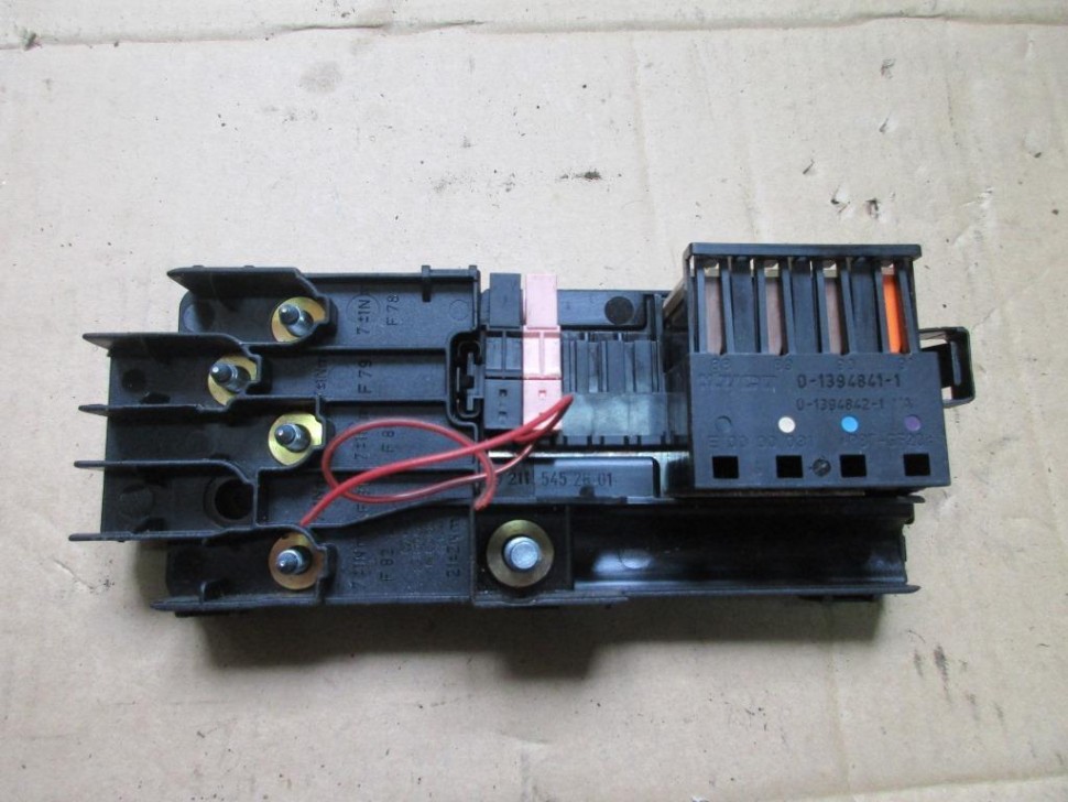 Блок предохранителей MERCEDES-BENZ R-класс W251 (2005 - 2007) фото 1 — Разборка Мерседес