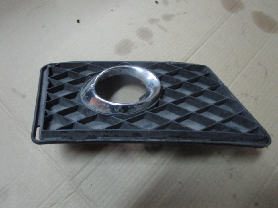 Решетка в бампер MERCEDES-BENZ C-класс W204/S204 (2006 - 2011) фото 1 — Разборка Мерседес