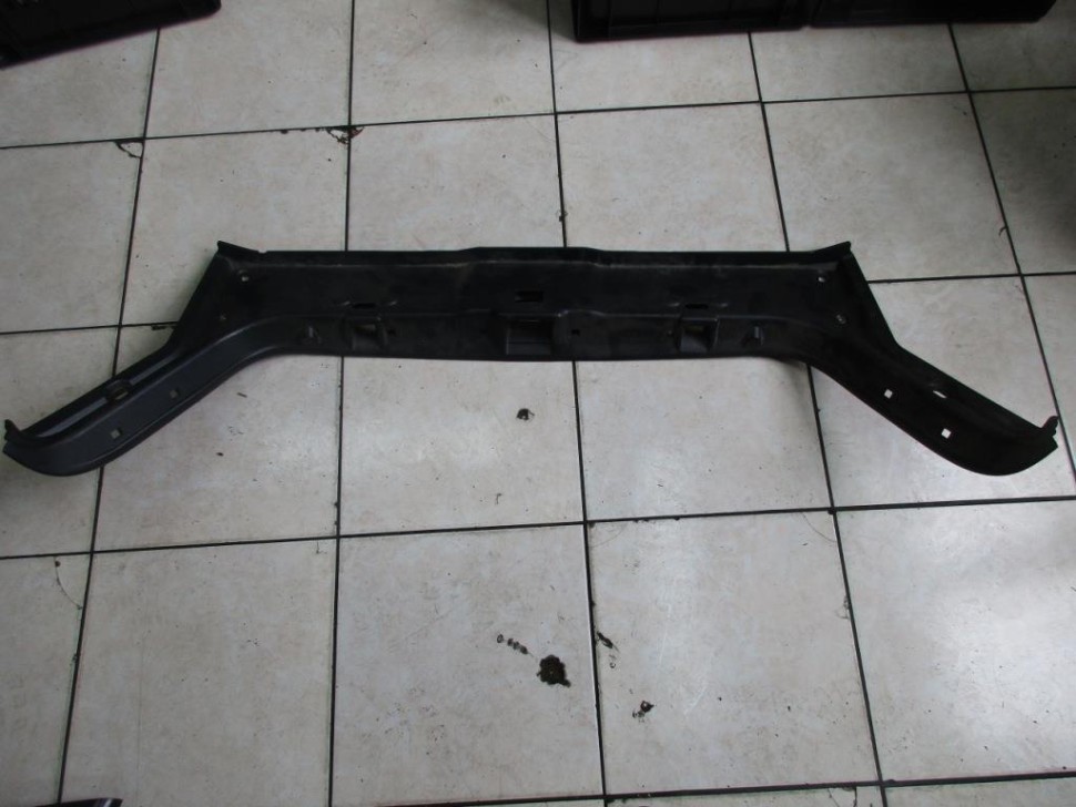 Накладка замка багажника MERCEDES-BENZ S-класс W220 (1998 - 2005) фото 1 — Разборка Мерседес