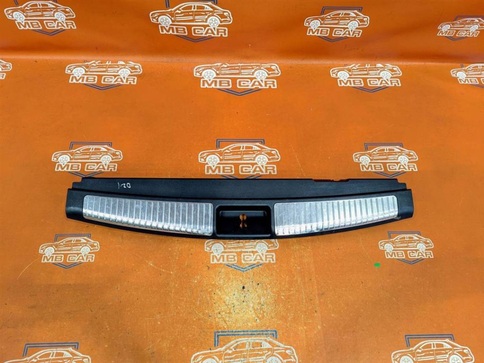 Накладка замка багажника MERCEDES-BENZ M-класс W164 рестайлинг (2008 - 2011) фото 1 — Разборка Мерседес