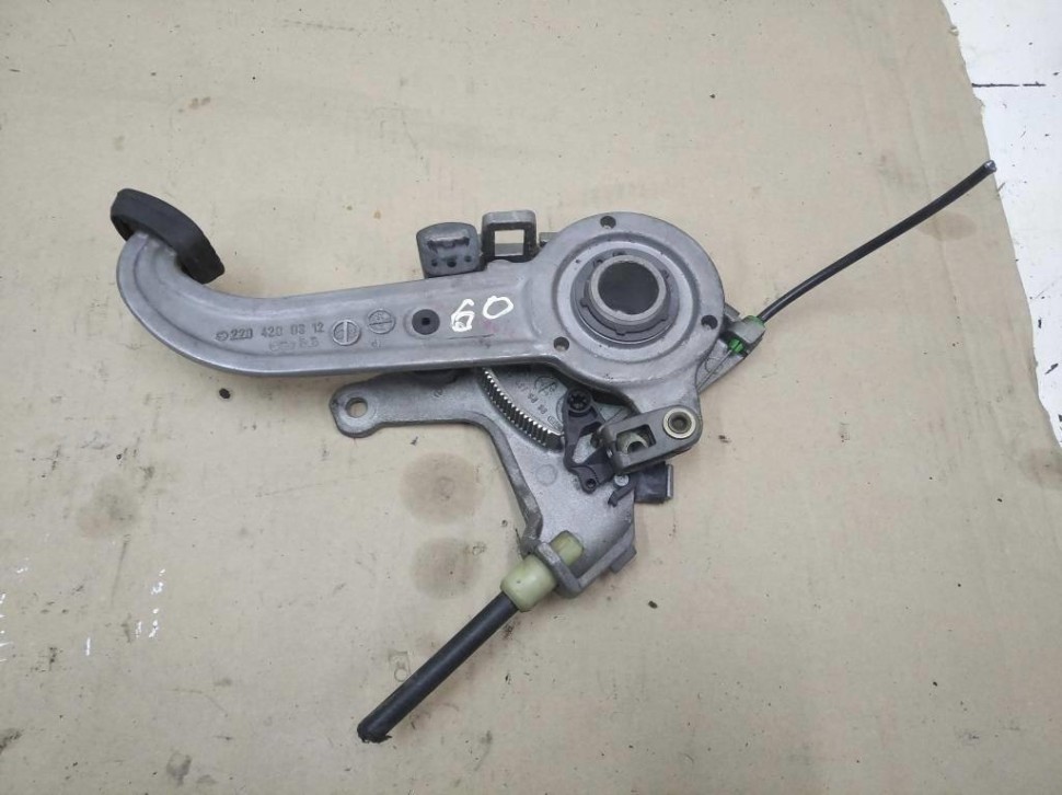 Педаль ручника MERCEDES-BENZ C-класс W203/S203/CL203 (2000 - 2004) фото 1 — Разборка Мерседес