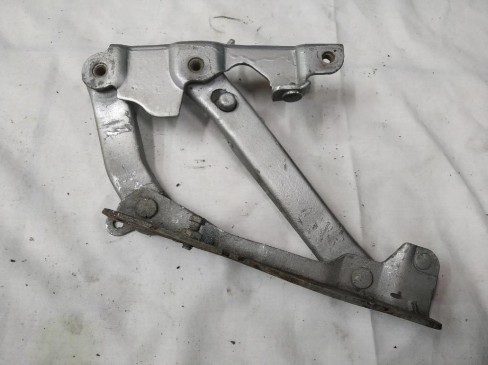 Петля капота MERCEDES-BENZ S-класс W220 (1998 - 2005) фото 1 — Разборка Мерседес