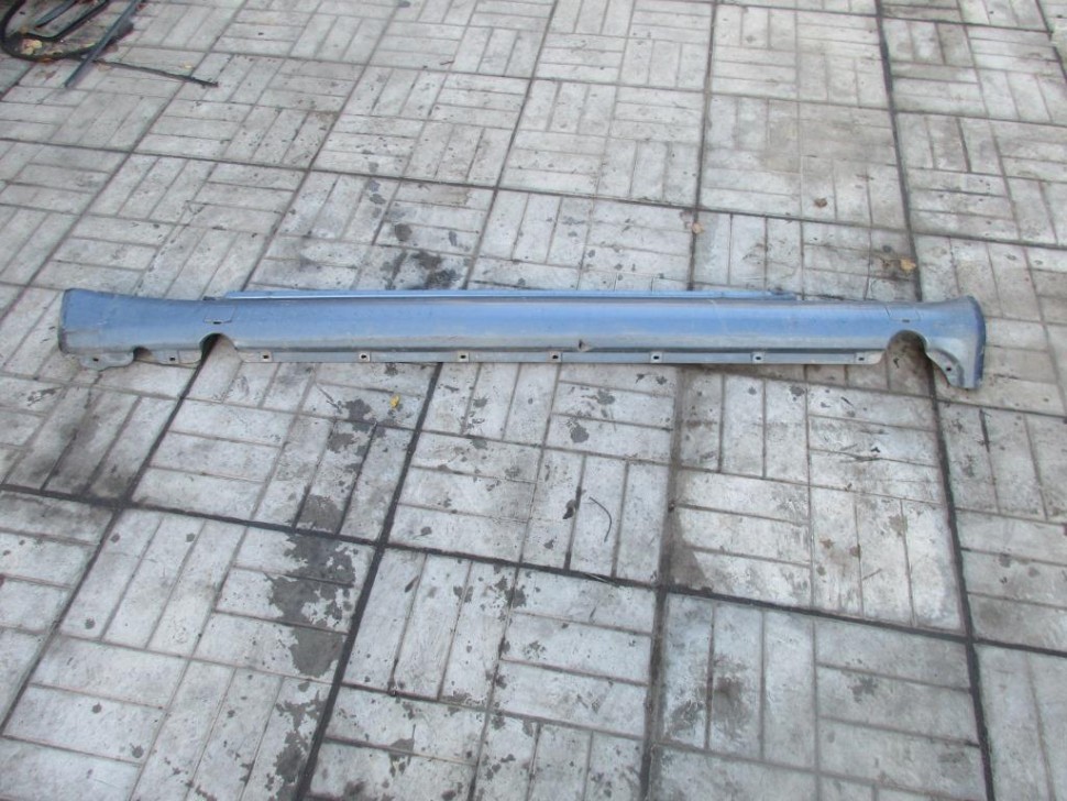 Порог пластиковый левый MERCEDES-BENZ W124 W124/S124/C124/A124 (1984 - 1993) фото 1 — Разборка Мерседес