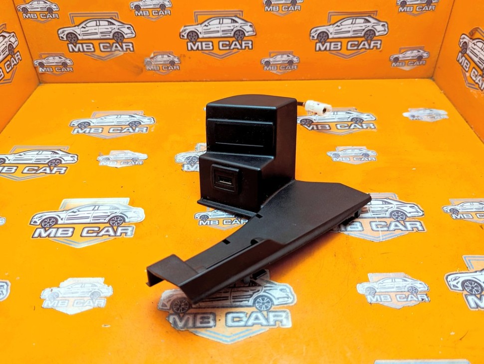 Модуль USB MERCEDES-BENZ C-класс W204/S204/С204 рестайлинг (2011 - 2015) фото 1 &mdash; Разборка Мерседес