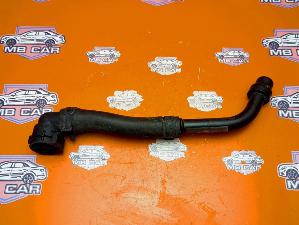 Патрубок ОЖ MERCEDES-BENZ A-класс AMG W176 (2013 - 2015) фото 1 &mdash; Разборка Мерседес