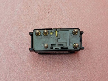 Кнопка стеклоподъемников MERCEDES-BENZ W124 W124/S124/C124/A124 (1984 - 1993) — Разборка Мерседес