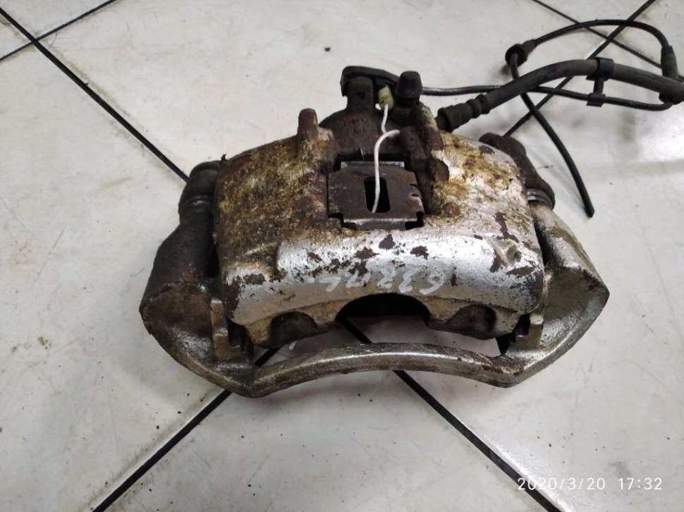 Суппорт передний левый MERCEDES-BENZ Vito W638 (1996 - 2003) фото 1 — Разборка Мерседес