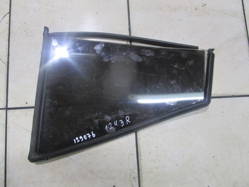 Стекло заднее правое MERCEDES-BENZ E-класс W124/S124/C124/A124 (1984 - 1997) фото 1 — Разборка Мерседес