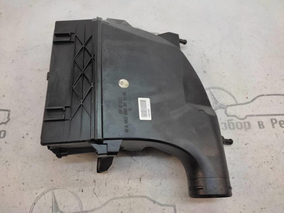 Корпус воздушного фильтра MERCEDES-BENZ X-класс I (2017 - 2020) фото 1 — Разборка Мерседес