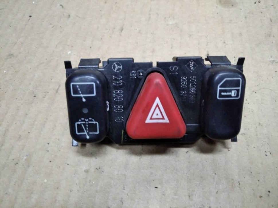 Кнопка аварийной сигнализации MERCEDES-BENZ E-класс W210/S210 рестайлинг (1999 - 2003) фото 1 — Разборка Мерседес