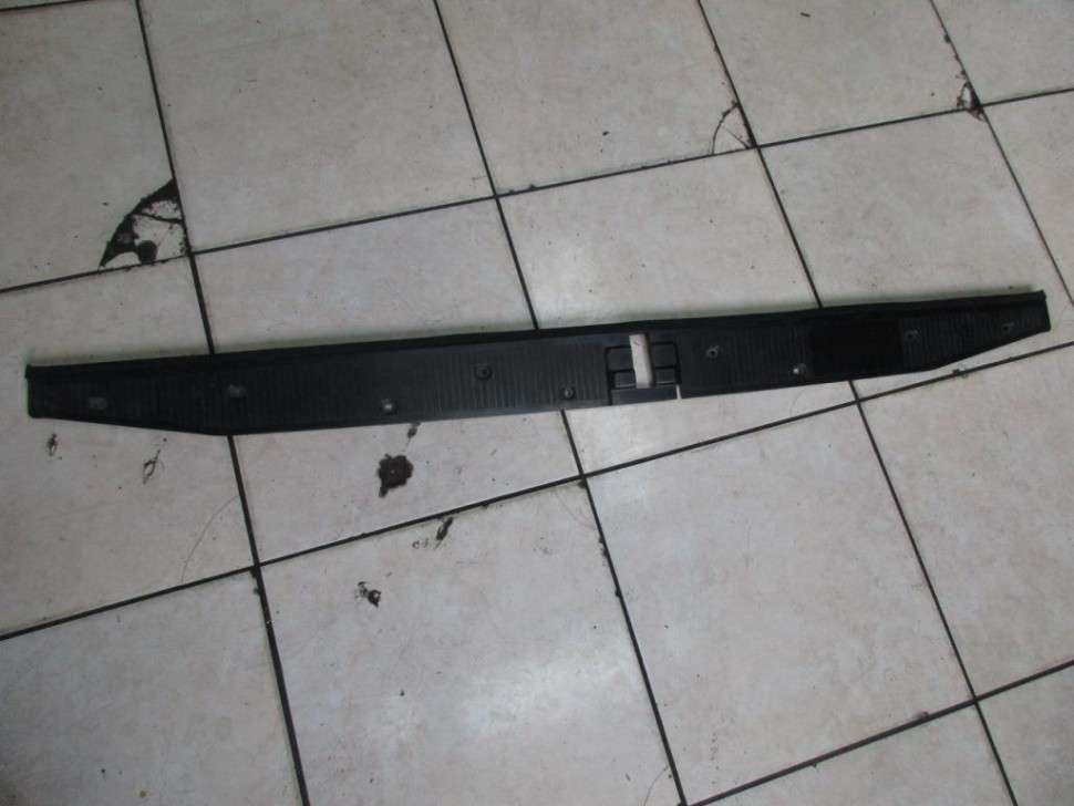 Накладка крышки багажника MERCEDES-BENZ W124 W124/S124/C124/A124 (1984 - 1993) фото 1 — Разборка Мерседес