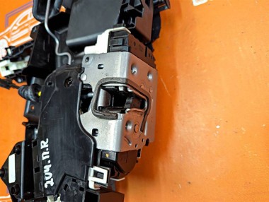 Замок двери передней правой MERCEDES-BENZ C-класс W204/S204/С204 рестайлинг (2011 - 2015) — Разборка Мерседес