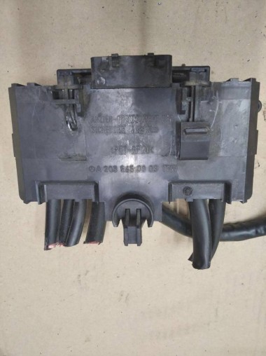 Блок предохранителей MERCEDES-BENZ C-класс W203/S203/CL203 (2000 - 2004) — Разборка Мерседес