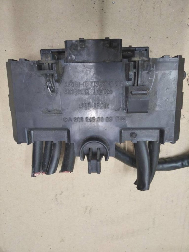 Блок предохранителей MERCEDES-BENZ C-класс W203/S203/CL203 (2000 - 2004) фото 1 — Разборка Мерседес