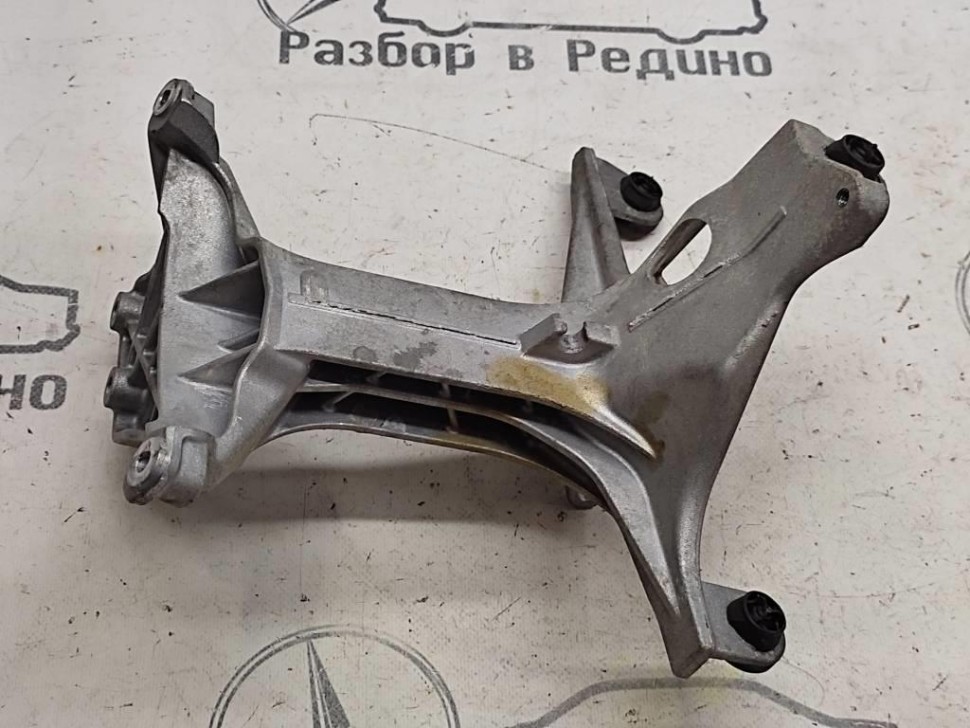 Кронштейн интеркуллера MERCEDES-BENZ C-класс W205/S205/C205/A205 (2014 - 2018) фото 1 — Разборка Мерседес
