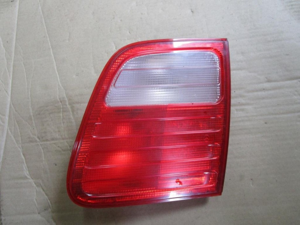 Фонарь крышки багажника MERCEDES-BENZ E-класс W210/S210 (1995 - 1999) фото 1 — Разборка Мерседес