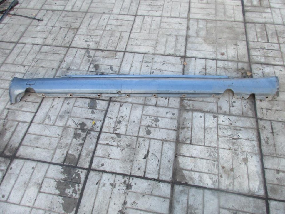 Порог пластиковый правый MERCEDES-BENZ W124 W124/S124/C124/A124 (1984 - 1993) фото 1 — Разборка Мерседес