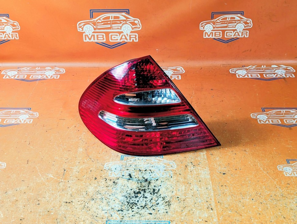 Фонарь задний левый MERCEDES-BENZ E-класс W211/S211 (2002 - 2006) фото 1 — Разборка Мерседес