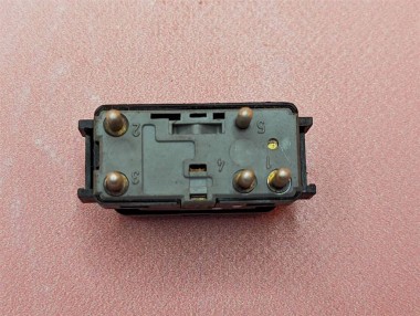 Кнопка стеклоподъемников MERCEDES-BENZ W124 W124/S124/C124/A124 (1984 - 1993) — Разборка Мерседес