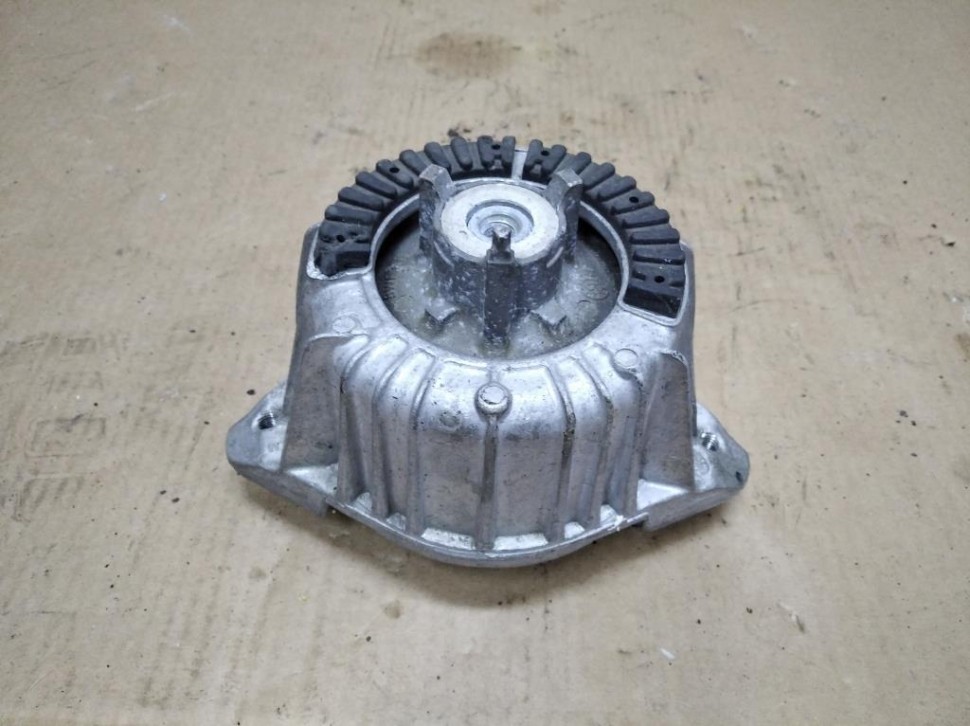 Опора двигателя MERCEDES-BENZ CLS-класс C218/X218 (2010 - 2014) фото 1 — Разборка Мерседес