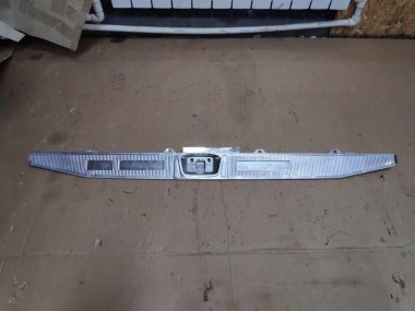 Накладка замка багажника MERCEDES-BENZ E-класс W124/S124/C124/A124 (1984 - 1997) — Разборка Мерседес